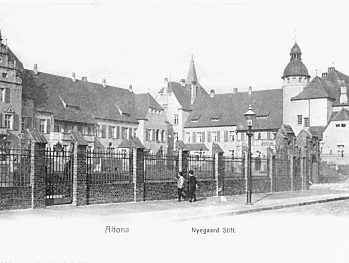 Historische Postkarte des Nyegaard Stifts in Hamburg-Altona